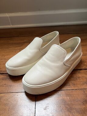VINCE Brenden off white slip on size 9